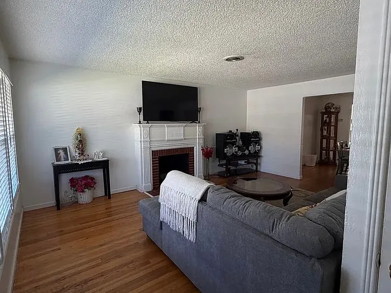 2036 Country Club Blvd — Photo 2