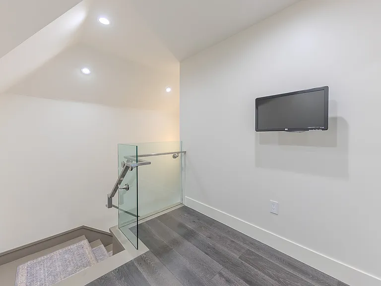 2150 S El Molino Ave — Photo 44
