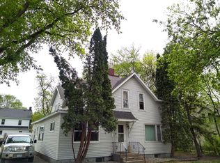 424 4th St S APT 1, Moorhead, MN 56560