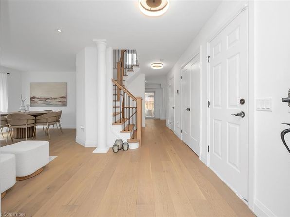 11 Eric Burke Ct, Hamilton, ON L9A 5J9