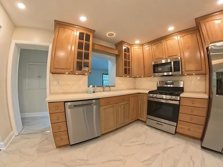 827 N Douglas Ave — Photo 5