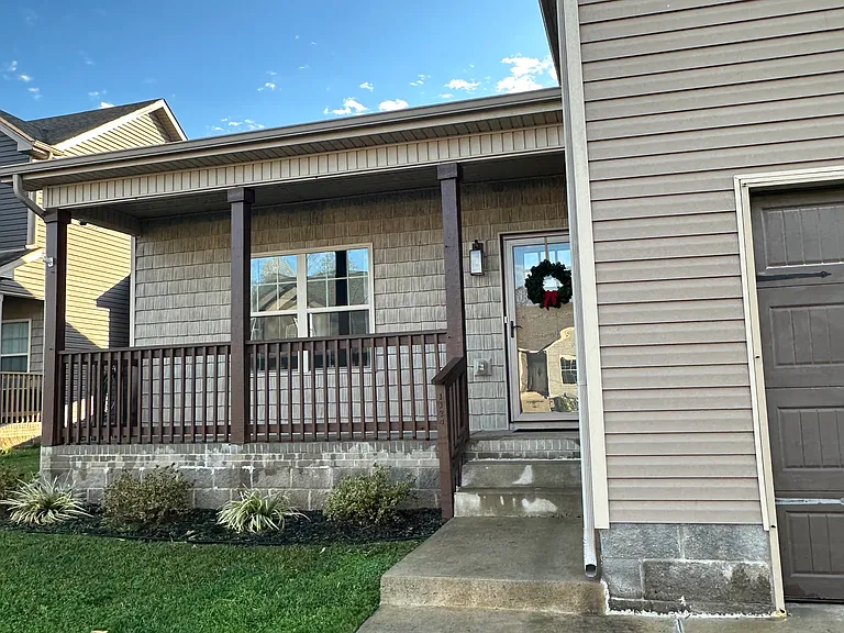 1124 Eagles View Dr — Photo 2