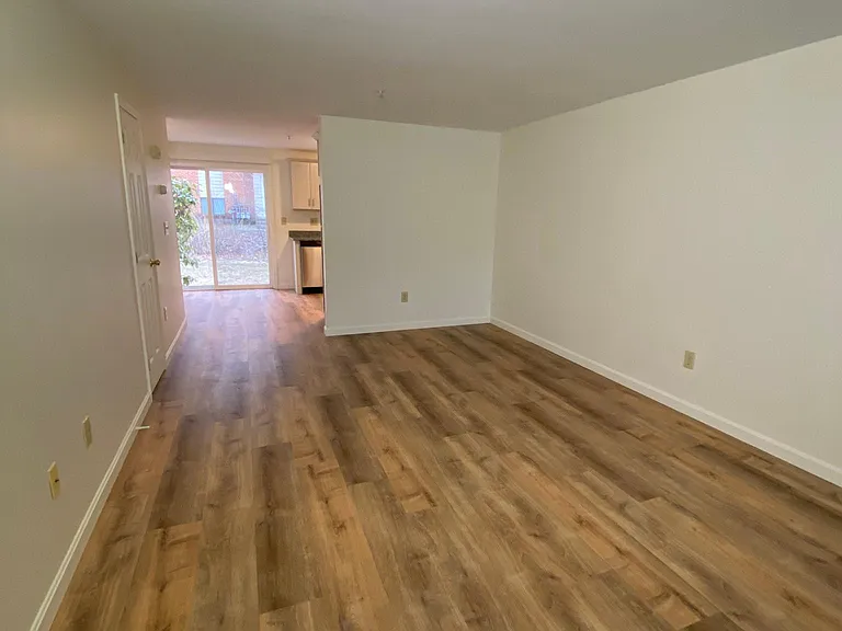 Oak Terrace Townhomes — Photo 20