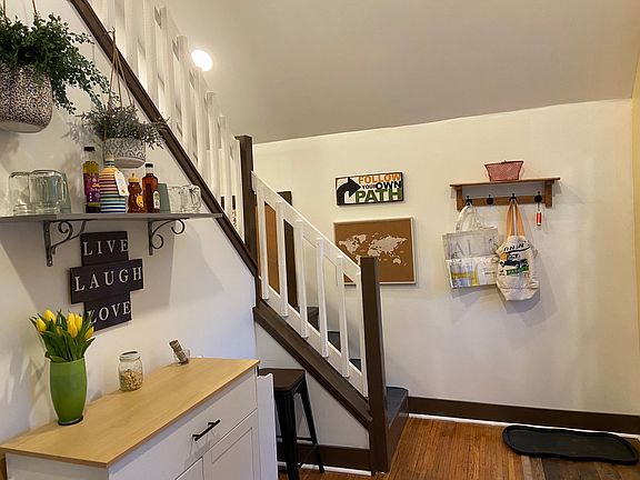 kitchen/entrance/stairs