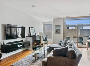 150 W Superior St APT 905, Chicago, IL 60654