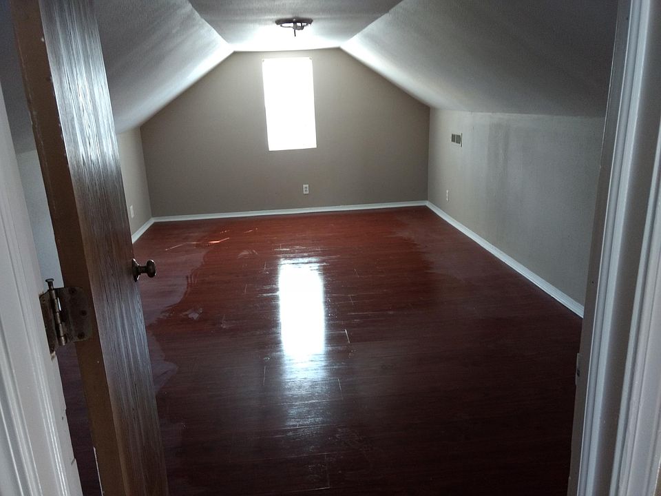 2nd image of 2821 W 25th Pl