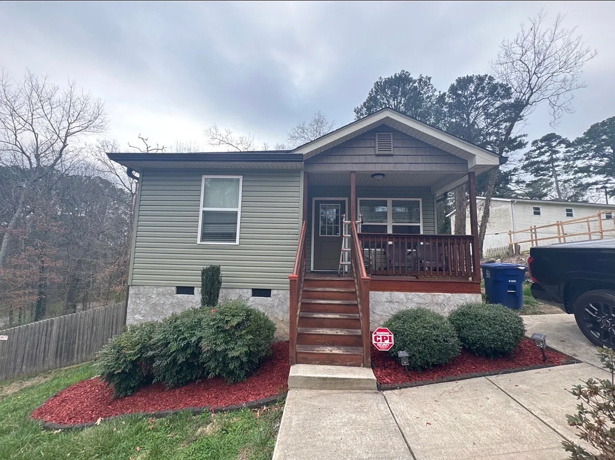 3 bed, 1080 sqft, $1,900 — Photo 1