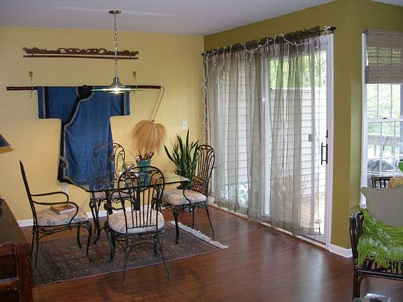 Dining Area overlooks Deck