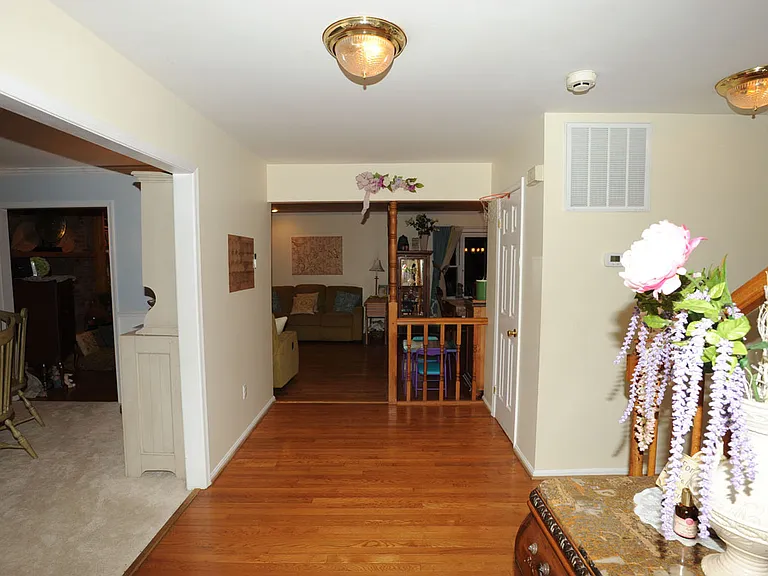 2788 Pinewood Dr — Photo 3