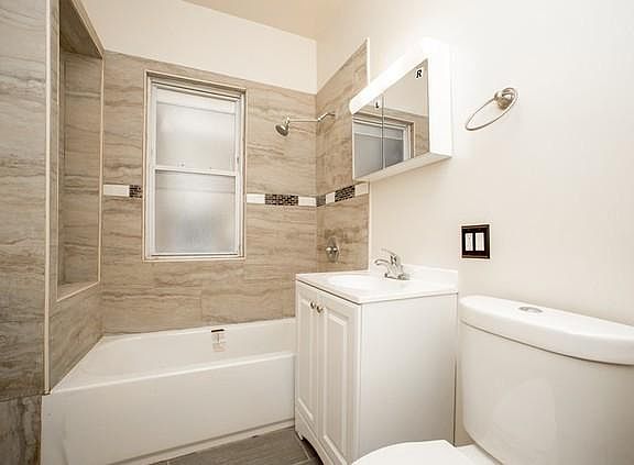 5th image of 4305 W Wrightwood Ave #1