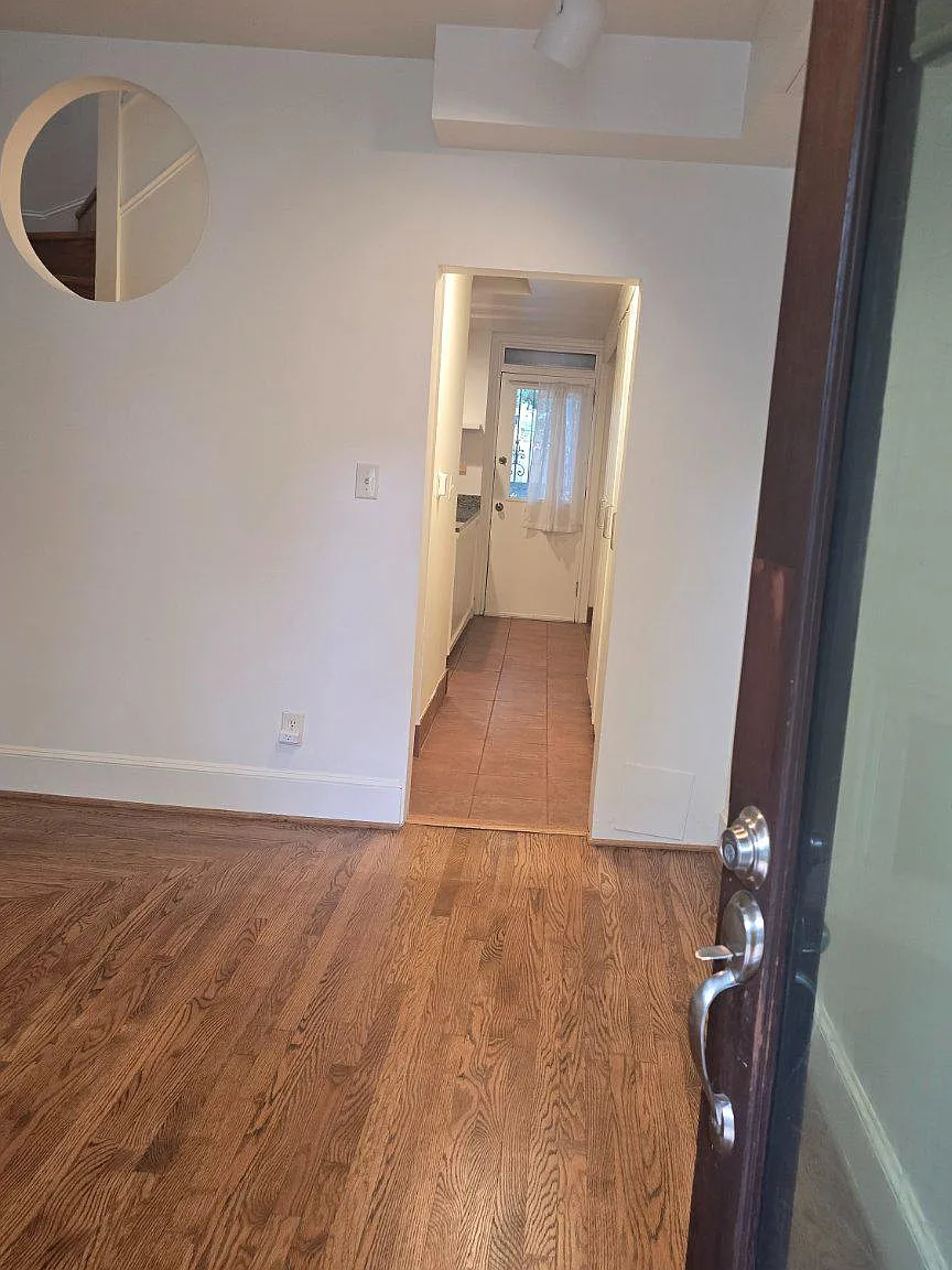 2 bed, 1.0 bath, 832 sqft, $2,700 — Photo 3