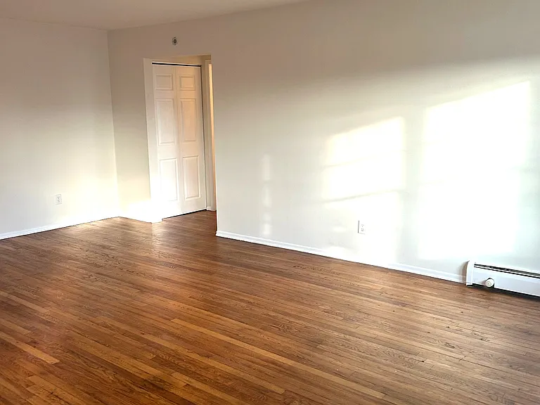 8 Colonial Rd #8 — Photo 7