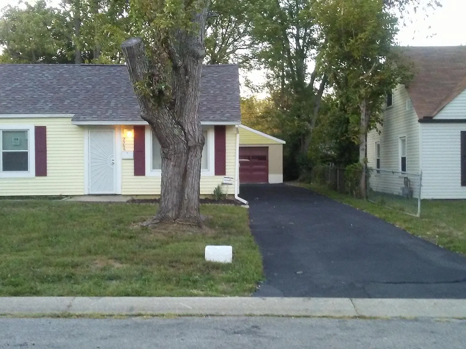 2366 Lindale Rd — Photo 2