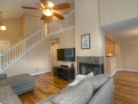 3rd image of 322 Club House Dr
