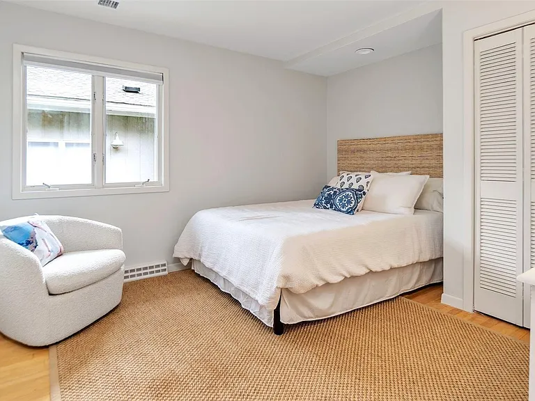 8 Coolidge Ln — Photo 18