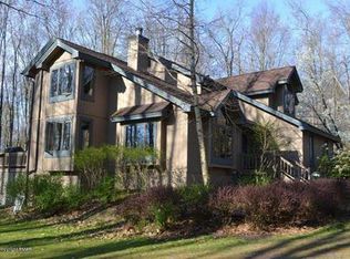 189 Tall Oak Dr, Pocono Lake, PA