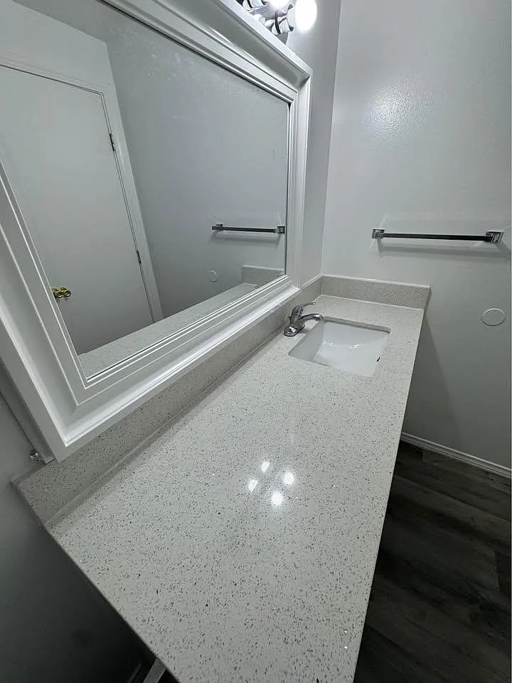 406 E George St - Skylite 05 — Photo 2