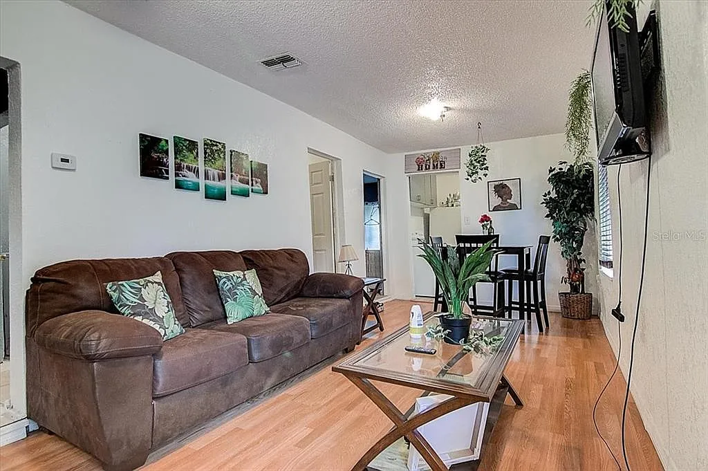3 bed, 1100 sqft, $1,750 — Photo 1