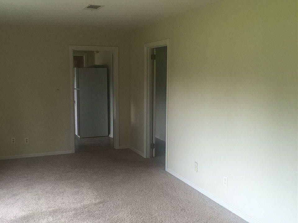 1st image of 533 Corday St