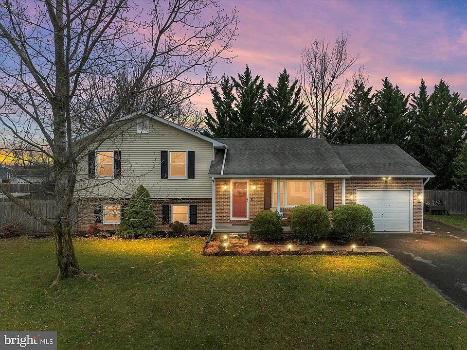 1st image of 305 Bluebird Dr