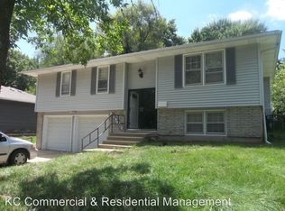 9406 Fairwood Dr, Kansas City, MO 64138