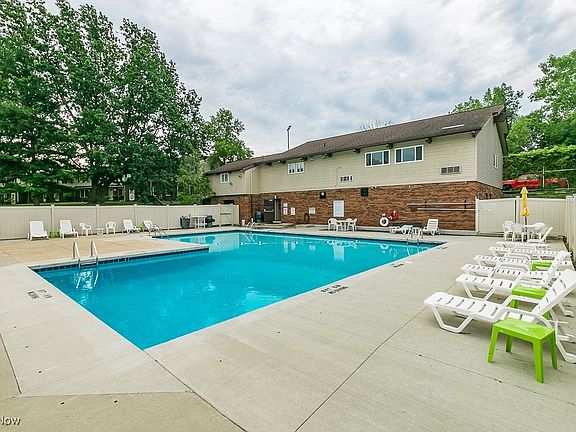 2nd image of 8264 Deepwood Blvd Unit 2