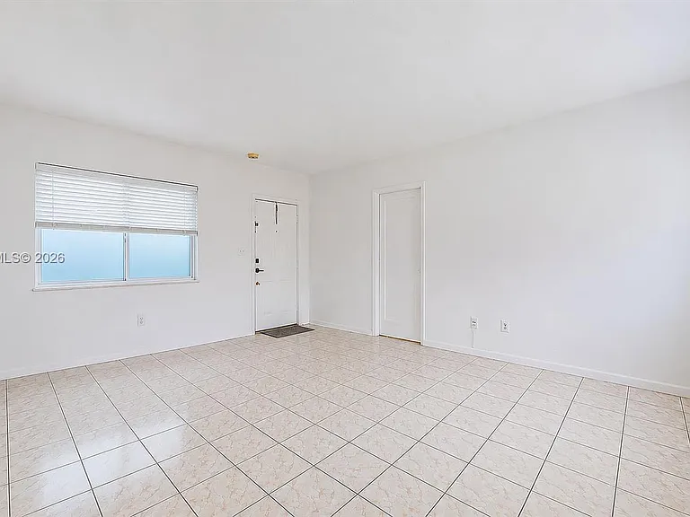 2499 SW 27th St #5 — Photo 8