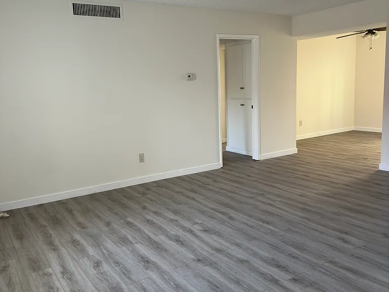 1033 Cordova St #4 — Photo 1