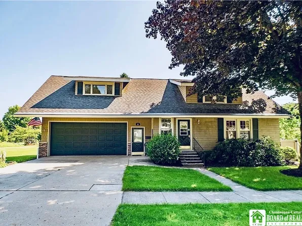 41 Academy St, Mayville, NY 14757