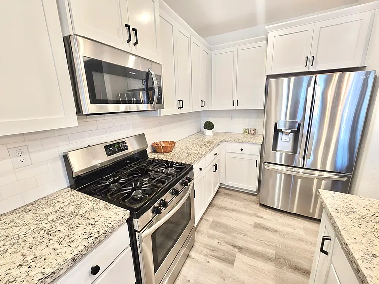 2137 Hunt St — Photo 8