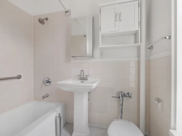 10 Bethune Street 2B image 6 of 6