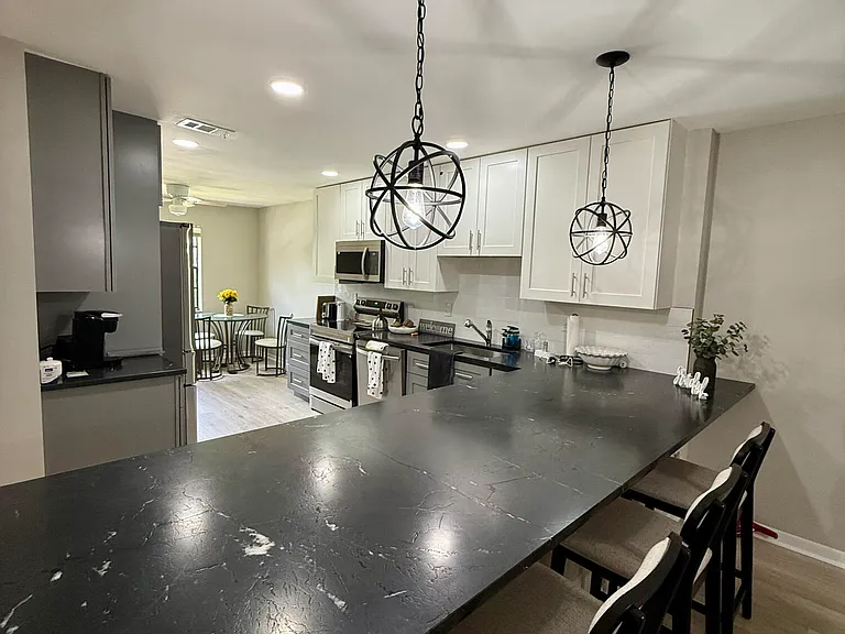 20 Westgate Ln #F — Photo 4