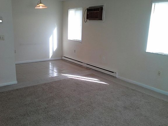 4th image of 518 Cherry Hill Dr APT A