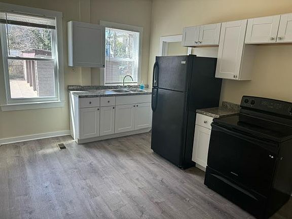 3rd image of 286 Grove St #1R