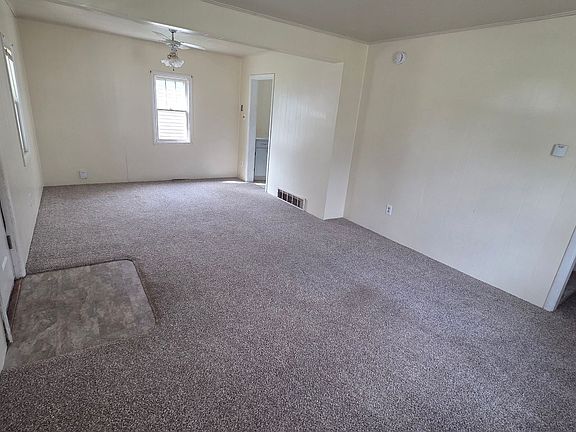 3rd image of 121 Clinton St