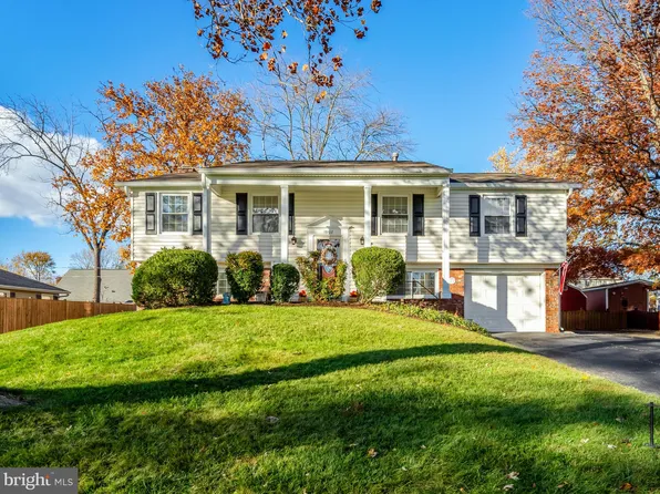 13102 Pennypacker Ln, Fairfax, VA 22033