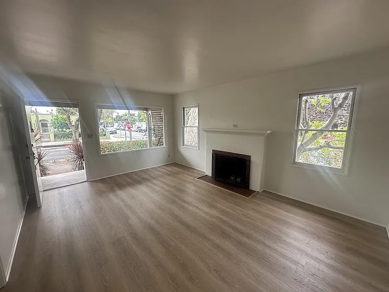 1001 E Montecito St — Photo 5