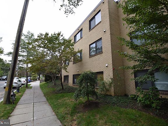 2nd image of 4555 Macarthur Blvd NW APT 103