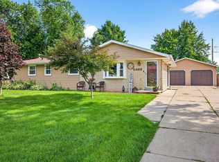2466 Pecan St, Green Bay, WI 54311