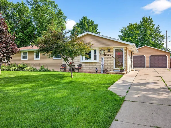 2466 Pecan St, Green Bay, WI 54311
