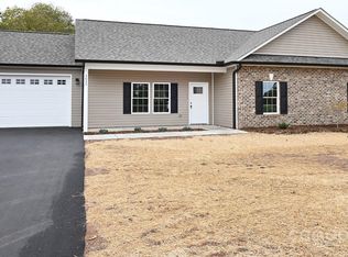 3835 Sulphur Springs Rd NE, Hickory, NC 28601