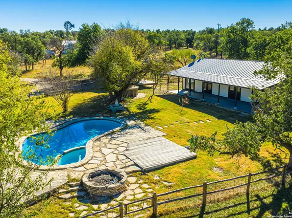 28 Ruger Rd, Fredericksburg, TX 78624