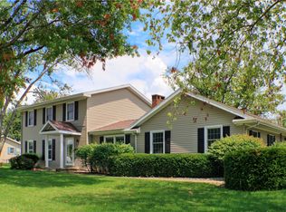 1927 Reynolds Dr, Charleston, IL