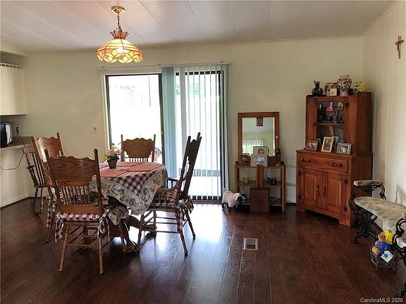 5th image of 207 Cranbrook Cir