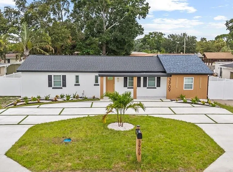 3909 W Oklahoma Ave — Photo 2