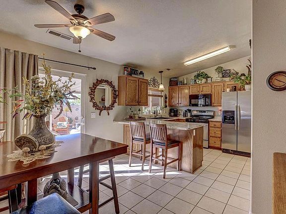 Kitchen/Breakfast Area