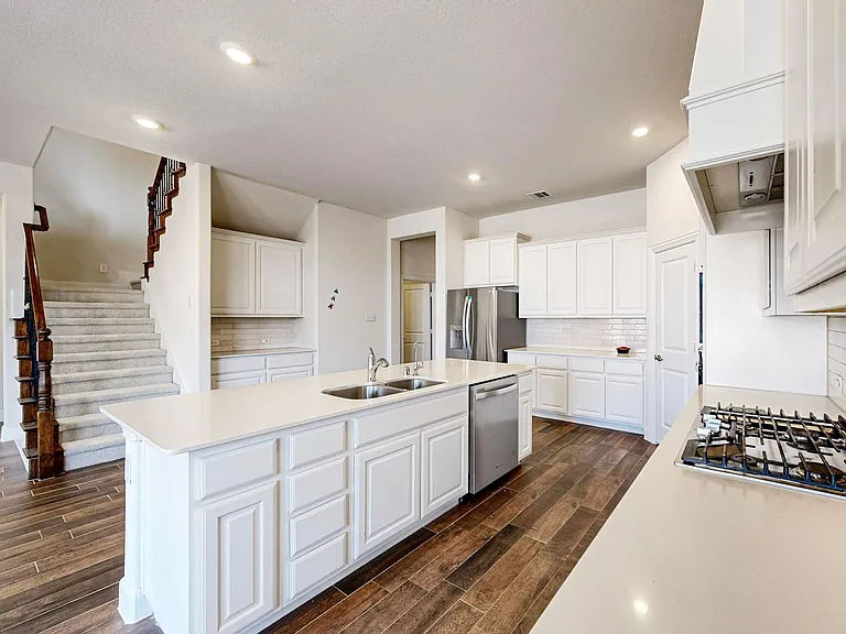 9826 Polk St — Photo 11