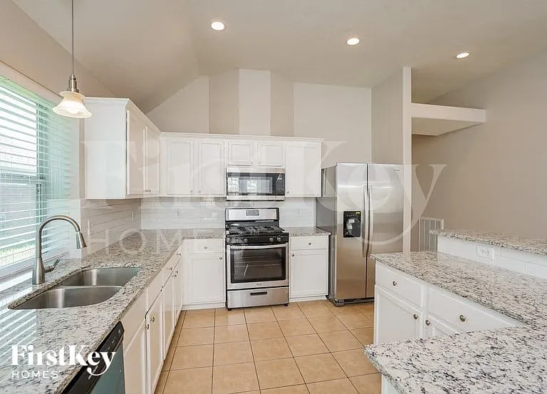 3310 Rainport Dr — Photo 7