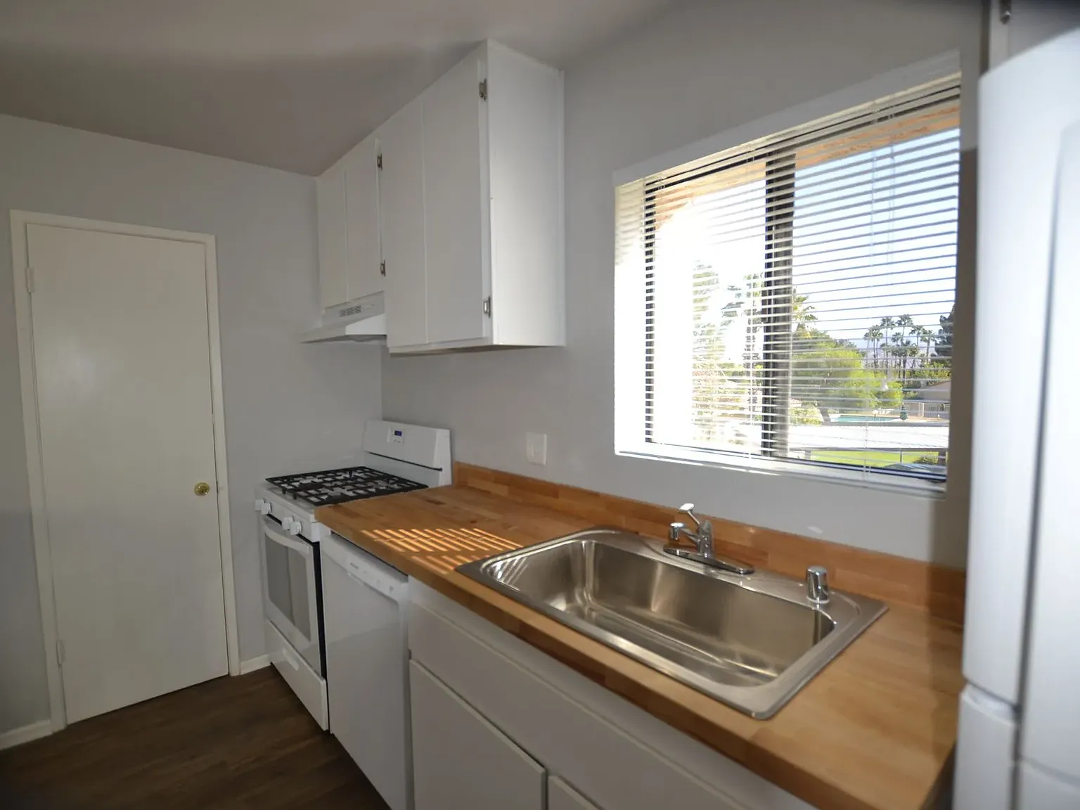 Parkwood Apartments — Photo 2