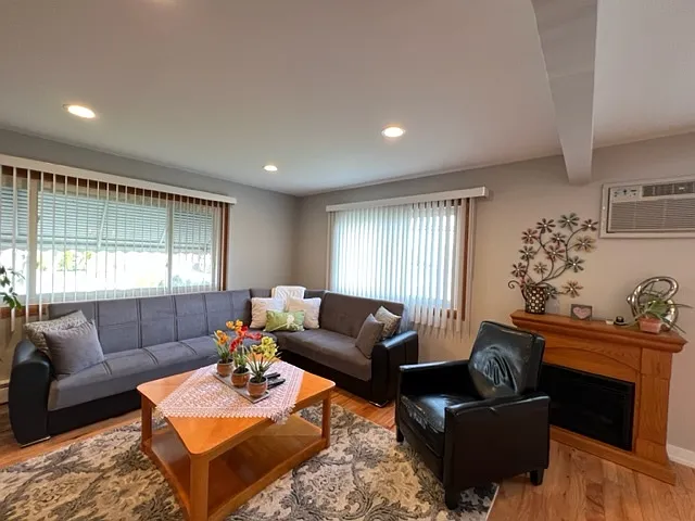 3 bed, 1.5 bath, 1500 sqft, $2,200 — Photo 4